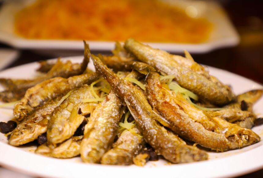 油炸小河魚(yú)